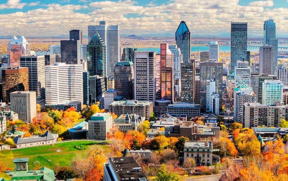 imprescindibles de canada fotografía aérea de los edificios y vegetación de la ciudad de Montreal